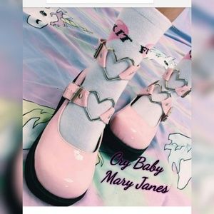 MARY JANES. PINK CRY BABY MARY JANES